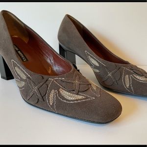 Vintage Sesto Meucci Borwn Suede Floral Hand Sewn Pumps, Women's size 8.50 M
